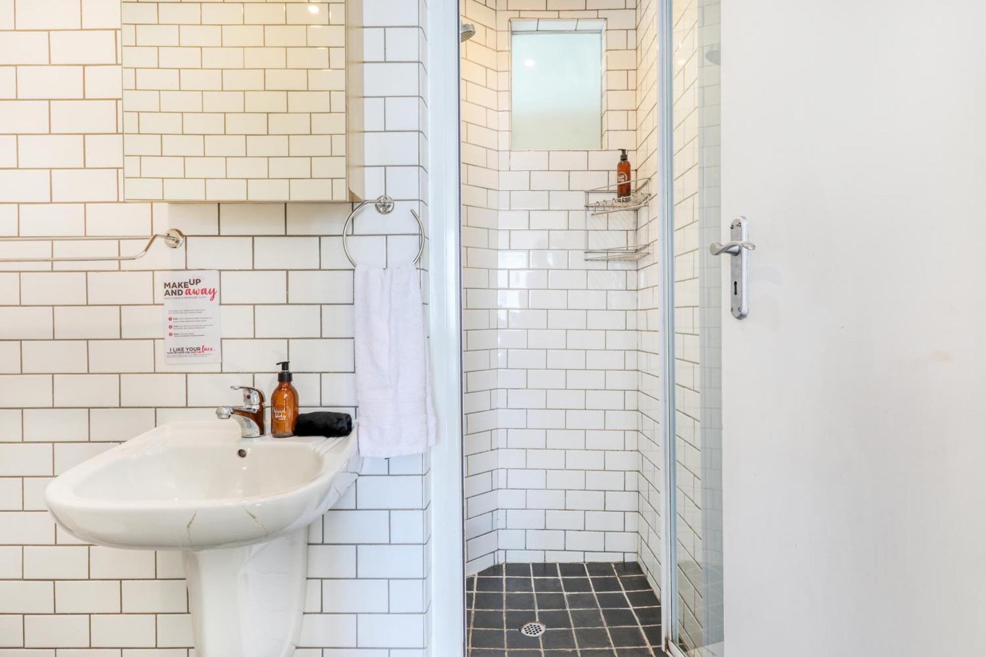 Backup-Powered Bantry Bay View 2 Bed Apartment เคปทาวน์ ภายนอก รูปภาพ