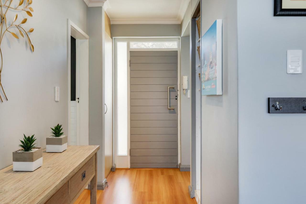 Backup-Powered Bantry Bay View 2 Bed Apartment เคปทาวน์ ภายนอก รูปภาพ