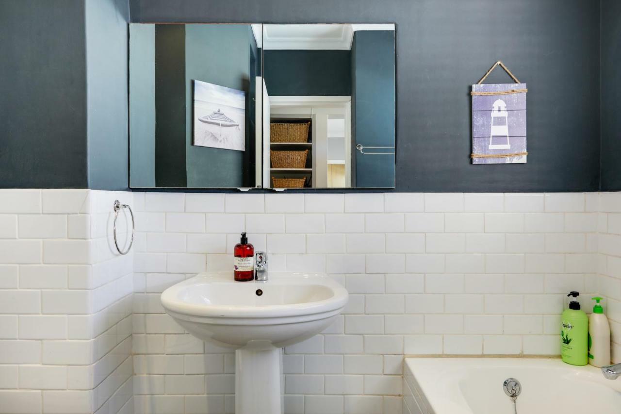 Backup-Powered Bantry Bay View 2 Bed Apartment เคปทาวน์ ภายนอก รูปภาพ